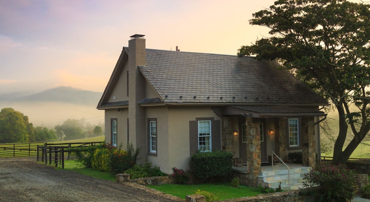 Exterior of a cottage at Glen Gordon Manor in Virginia wine country