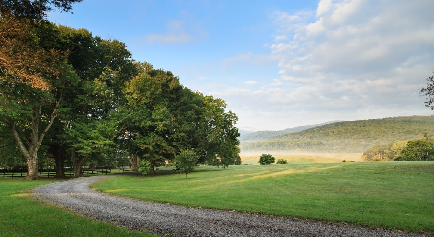 Green landscape and Blue Ridge Mountain views at Glen Gordon Manor