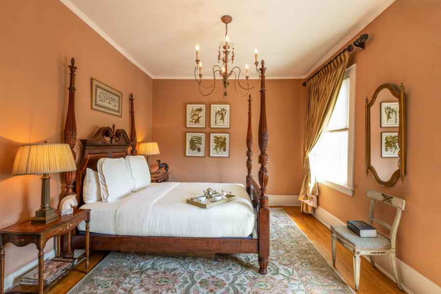 Relaxing guest bedroom at Glen Gordon Manor