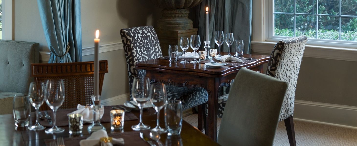 Elegant dining table with wine glasses at Glen Gordon Manor