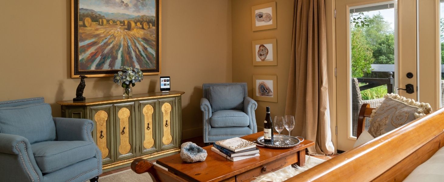 Comfortable Glen Gordon Manor sitting room with wine