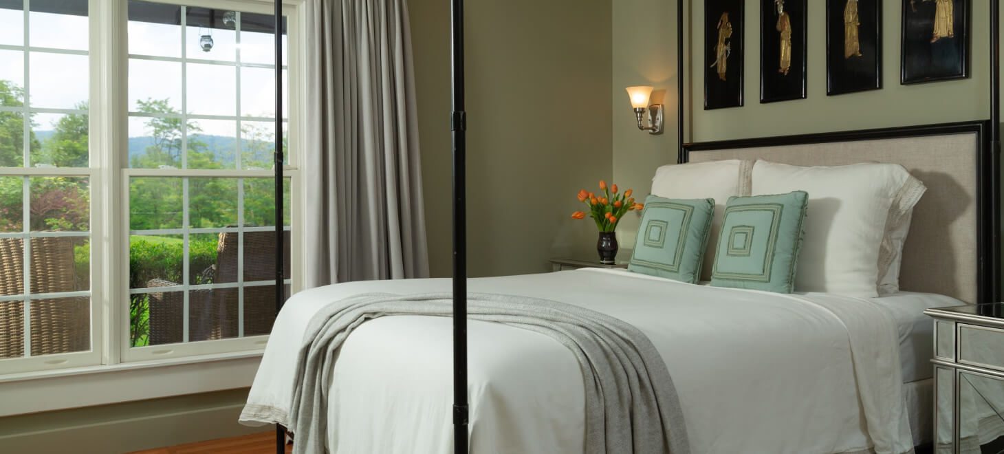 fyvie suite bed at Skyline Drive bed and breakfast