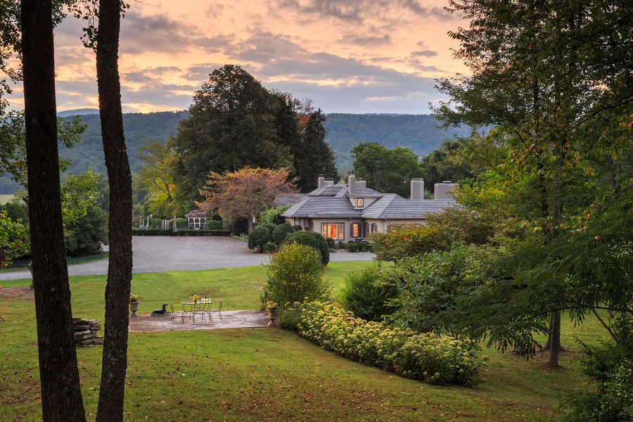 Sunset view of the Glen Gordon Manor, a Virginia Wedding Venue