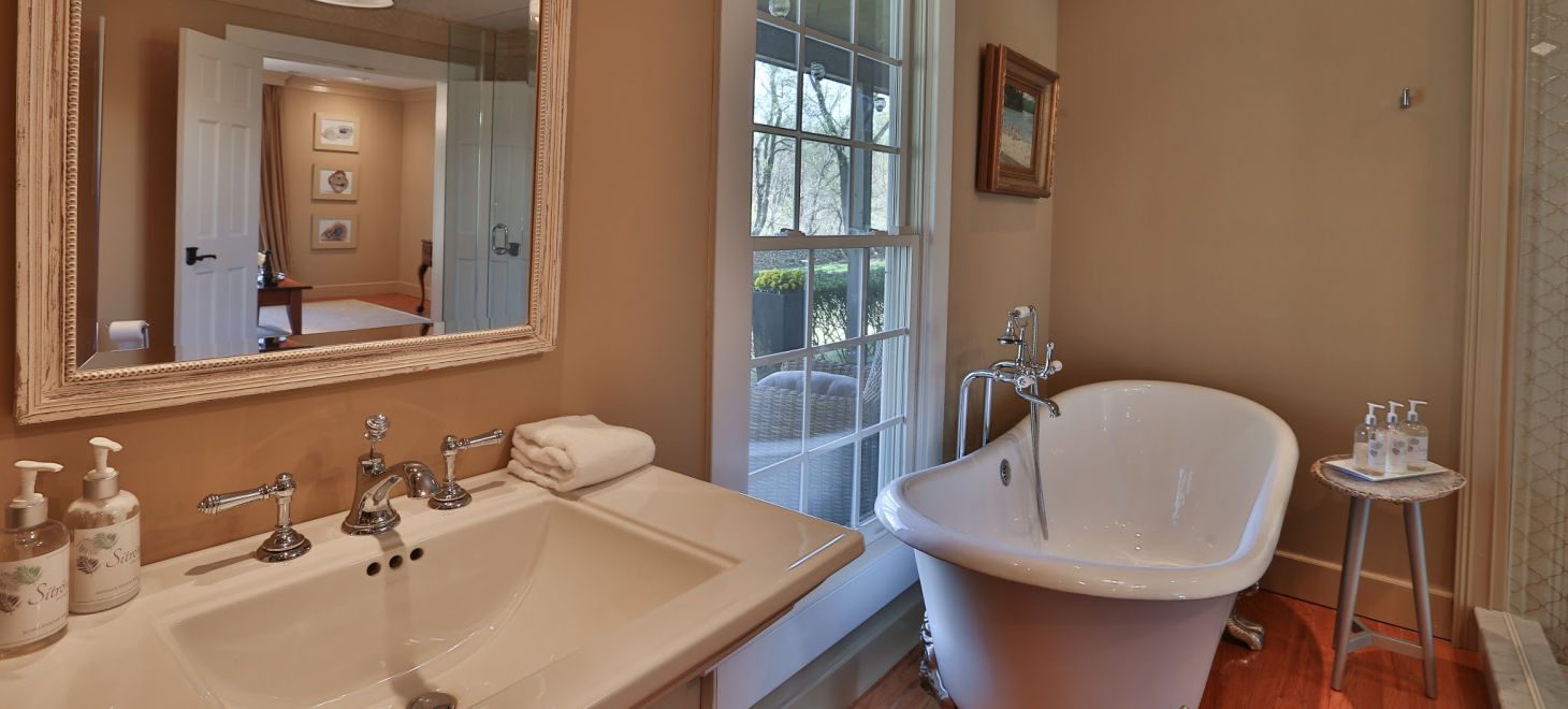 Glen Gordon Manor Bathroom, with tub, sink and window