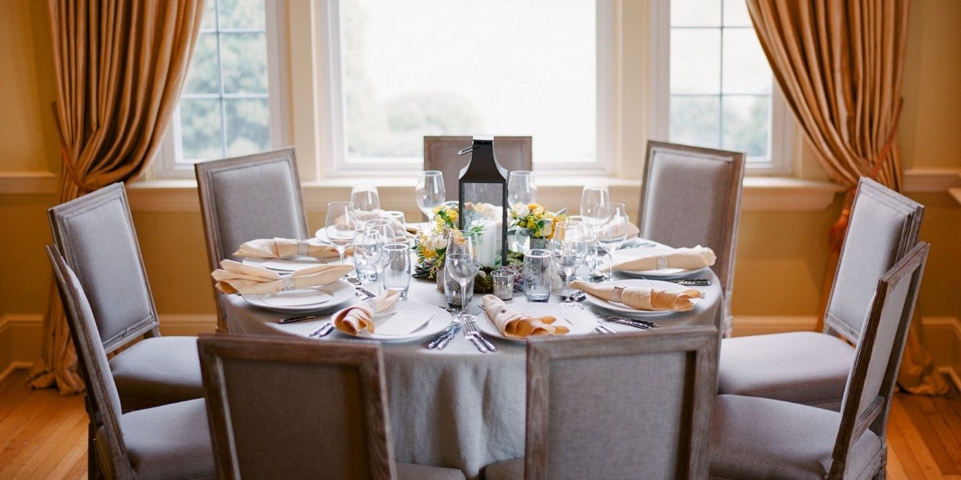 Elegant dining at Houndstooth Restaurant near Washington DC, ideal for private holiday gatherings