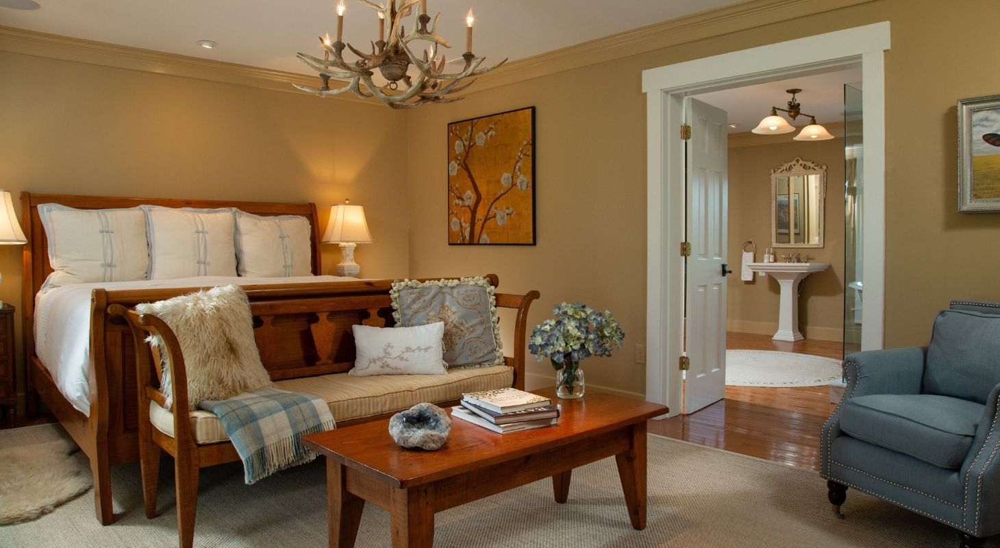 Luxurious Virginia wine country inn offering elegant suites and mountain views